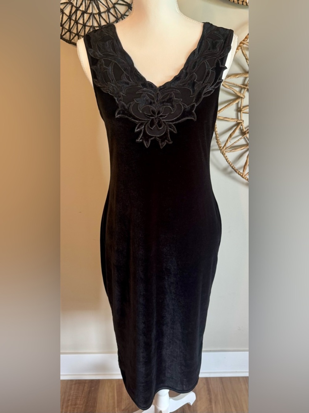 Vintage Boohoo Black Velvet Embroidered V-Neck Dress Size 10